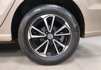 Подержанный автомобиль Volkswagen Polo Sedan 2016 года (9 фото)