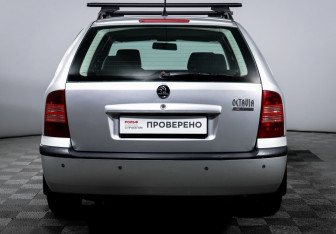 Подержанный автомобиль Skoda Octavia Wagon 2002 года (6 фото)