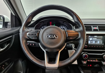 Подержанный автомобиль Kia Rio Hatchback 2018 года (22 фото)