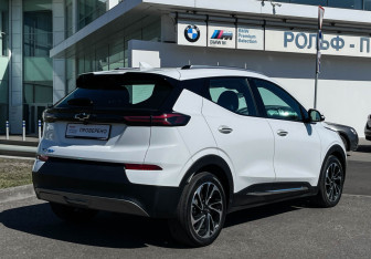Подержанный автомобиль Chevrolet Bolt 2021 года (17 фото)