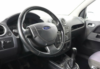 Подержанный автомобиль Ford Fusion 2008 года (7 фото)