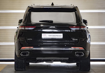 Подержанный автомобиль Jeep Grand Cherokee 2022 года (5 фото)