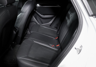 Подержанный автомобиль Audi Q3 2018 года (10 фото)