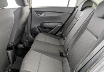 Подержанный автомобиль Kia Rio Hatchback 2021 года (12 фото)