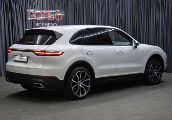 Подержанный автомобиль Porsche Cayenne 2019 года (5 фото)