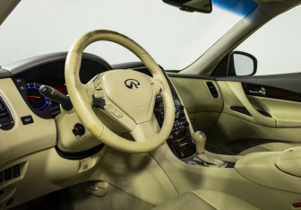 Подержанный автомобиль Infiniti EX 2009 года (10 фото)