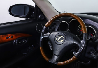 Подержанный автомобиль Lexus SC Convertible 2002 года (14 фото)