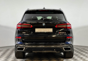 Подержанный автомобиль BMW X5 2019 года (4 фото)