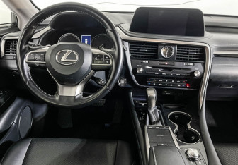 Подержанный автомобиль Lexus RX 2021 года (12 фото)