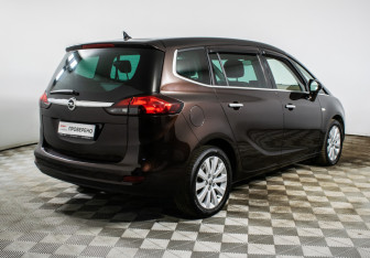 Подержанный автомобиль Opel Zafira Compactvan 2013 года (5 фото)