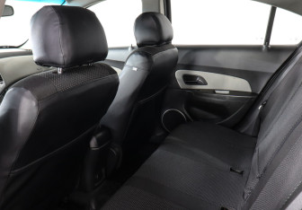 Подержанный автомобиль Chevrolet Cruze Sedan 2011 года (8 фото)