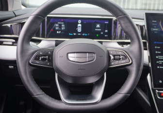 Подержанный автомобиль Geely Atlas 2024 года (14 фото)