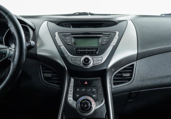 Подержанный автомобиль Hyundai Elantra Sedan 2012 года (10 фото)
