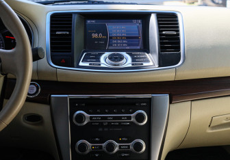 Подержанный автомобиль Nissan Teana 2011 года (12 фото)