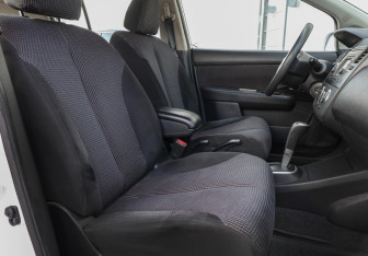 Подержанный автомобиль Nissan Tiida Hatchback 2012 года (8 фото)