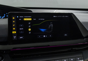 Подержанный автомобиль Changan UNI-V 2023 года (17 фото)