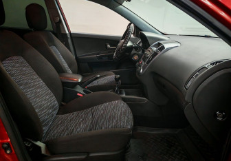 Подержанный автомобиль Kia Ceed Wagon 2008 года (9 фото)