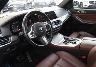 Подержанный автомобиль BMW X5 2022 года (13 фото)