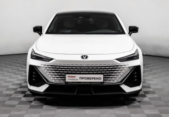 Подержанный автомобиль Changan UNI-V 2023 года (2 фото)