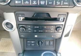 Подержанный автомобиль Toyota Land Cruiser Prado 2010 года (17 фото)
