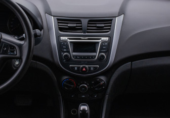 Подержанный автомобиль Hyundai Solaris Sedan 2015 года (14 фото)