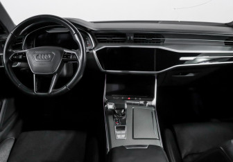 Подержанный автомобиль Audi A7 2021 года (12 фото)