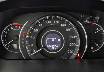 Подержанный автомобиль Honda CR-V 2015 года (16 фото)