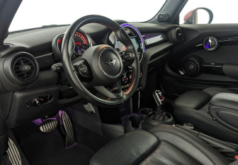 Подержанный автомобиль MINI Cabrio 2019 года (15 фото)