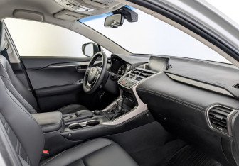 Подержанный автомобиль Lexus NX 2017 года (11 фото)