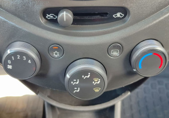 Подержанный автомобиль Chevrolet Spark 2012 года (16 фото)