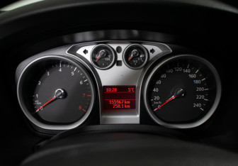 Подержанный автомобиль Ford Focus Hatchback 2011 года (12 фото)