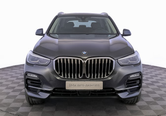 Подержанный автомобиль BMW X5 2021 года (2 фото)