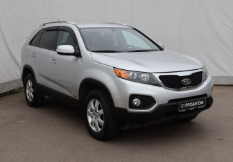 Подержанный автомобиль Kia Sorento 2011 года (3 фото)