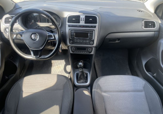 Подержанный автомобиль Volkswagen Polo Sedan 2016 года (10 фото)