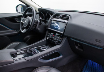 Подержанный автомобиль Jaguar F-Pace 2020 года (10 фото)