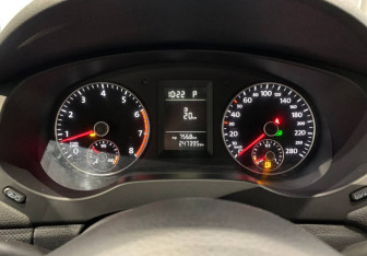 Подержанный автомобиль Volkswagen Jetta Sedan 2014 года (15 фото)