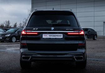Подержанный автомобиль BMW X7 2021 года (8 фото)