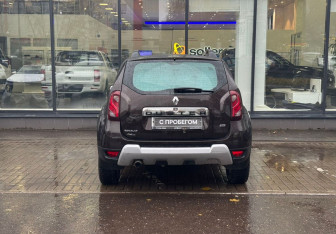 Подержанный автомобиль Renault Duster 2016 года (7 фото)