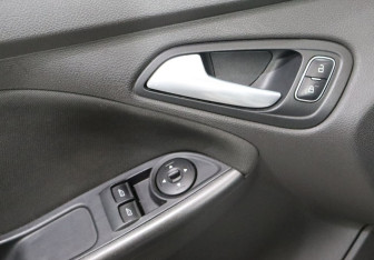 Подержанный автомобиль Ford Focus Wagon 2016 года (16 фото)