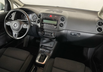 Подержанный автомобиль Volkswagen Golf Plus 2010 года (9 фото)