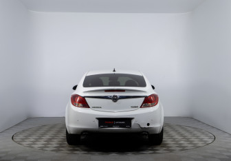 Подержанный автомобиль Opel Insignia Liftback 2011 года (6 фото)