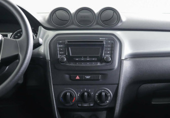 Подержанный автомобиль Suzuki Vitara 2015 года (8 фото)