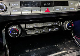 Подержанный автомобиль Kia Stinger 2018 года (21 фото)