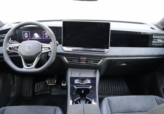Подержанный автомобиль Volkswagen Tiguan 2025 года (14 фото)