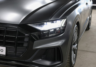 Подержанный автомобиль Audi Q8 2019 года (18 фото)