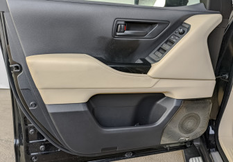 Подержанный автомобиль Toyota Land Cruiser Suv 2022 года (19 фото)