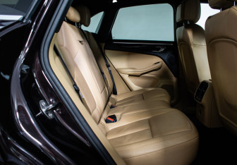 Подержанный автомобиль Porsche Macan 2017 года (9 фото)