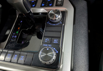 Подержанный автомобиль Toyota Land Cruiser Suv 2016 года (18 фото)