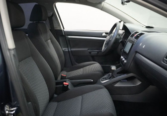 Подержанный автомобиль Volkswagen Jetta Sedan 2010 года (10 фото)