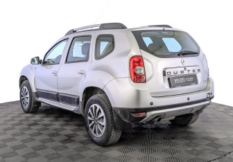 Подержанный автомобиль Renault Duster 2015 года (7 фото)